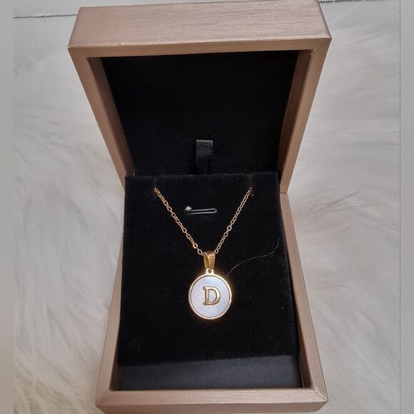 SHELL INITIAL PENDANT NECKLACE stainless steel gold plated A B C or D - Picture 9 of 14